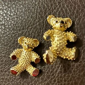 Vintage pair of gold tone teddy bear pins.